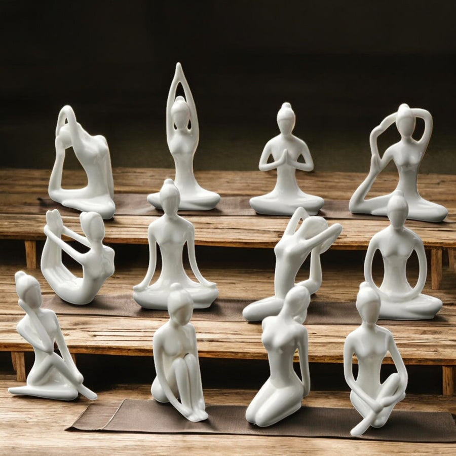 Yoga-Figurinen aus dem SteinKunstWerk Bildbestand als Symbol für ein Yoga-Ritual zuhause