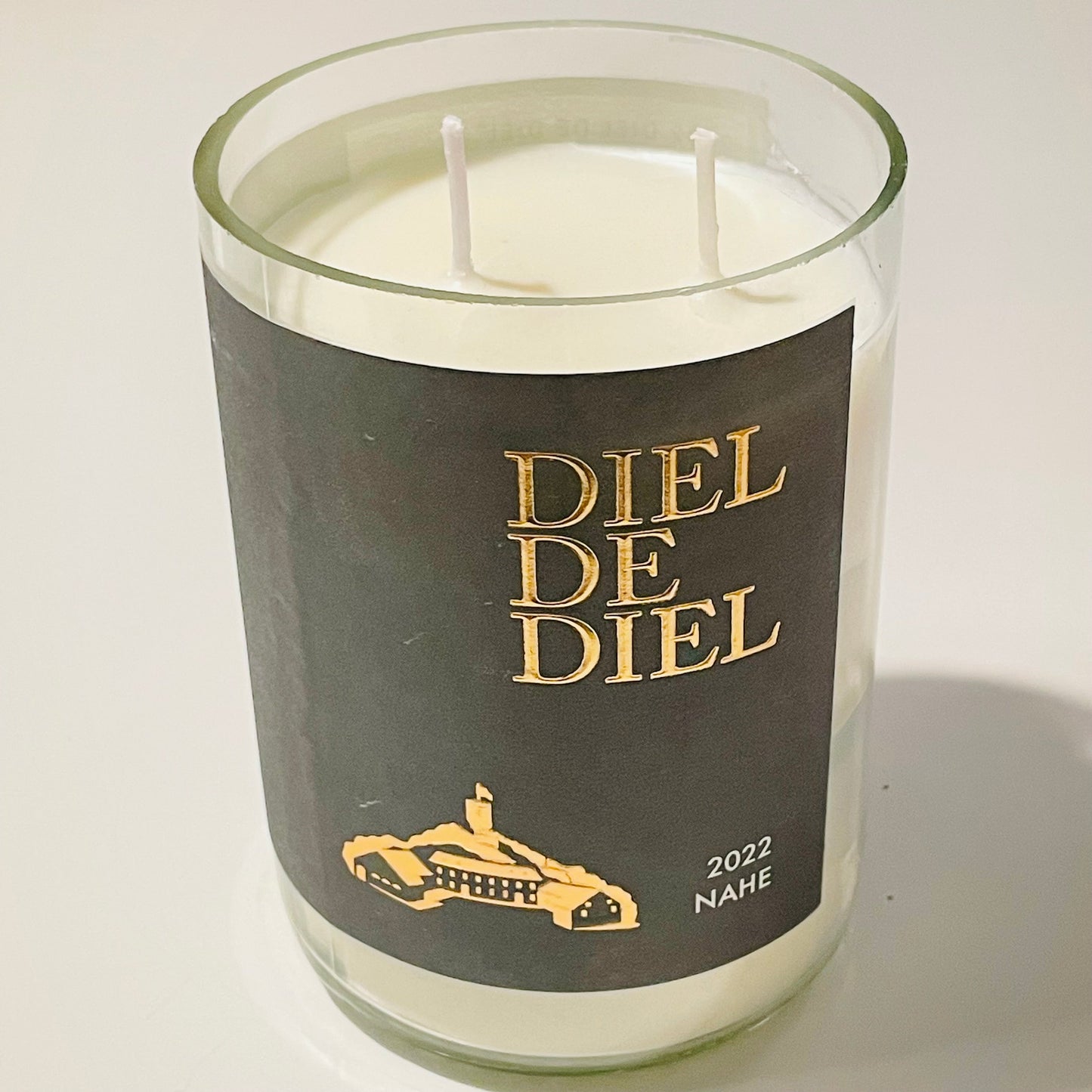 Flaschenkerze Diel de Diel 2022 als Upcycling Kerze aus originaler Weinflasche