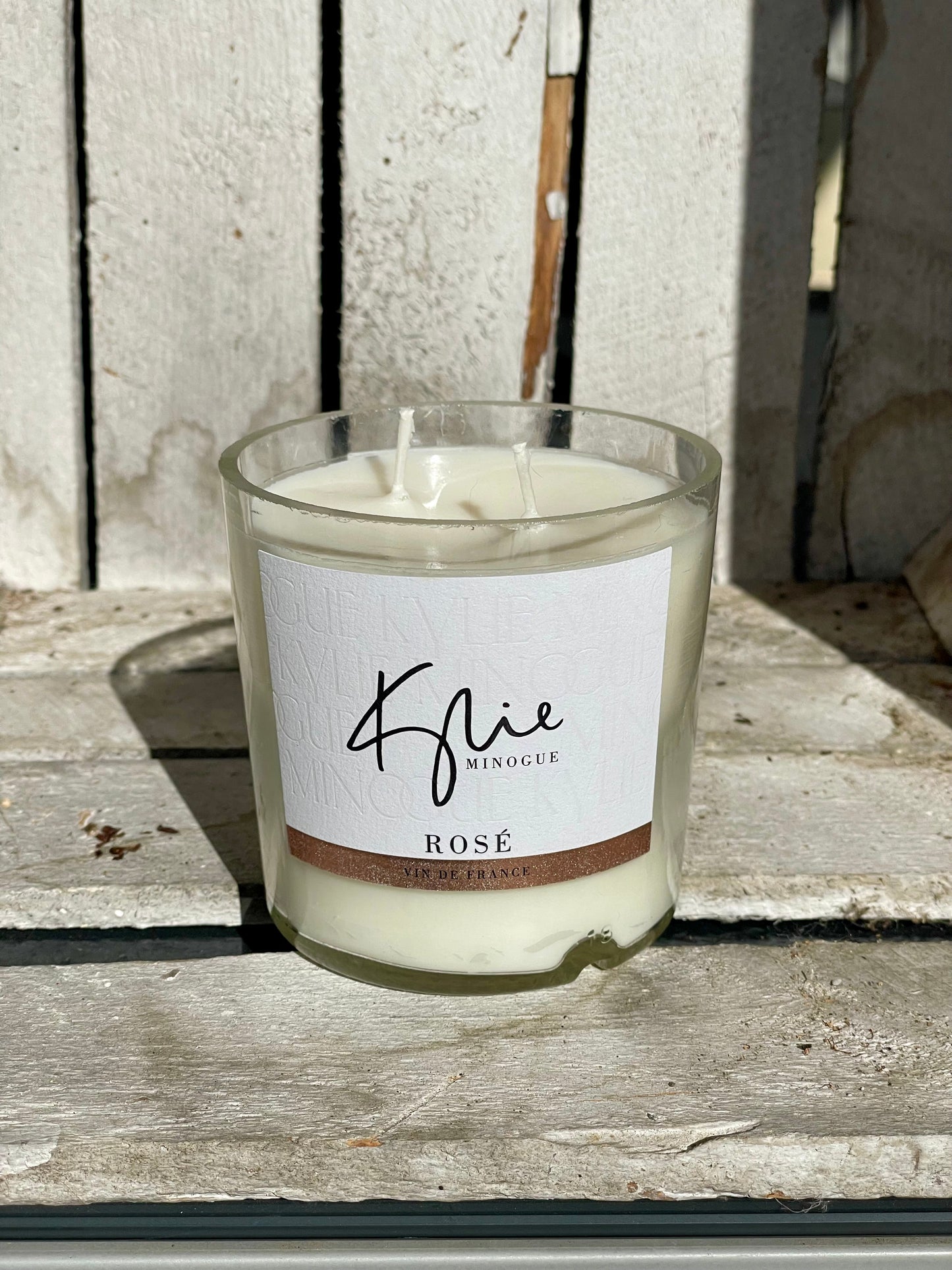 Flaschenkerze Kylie Minogue Rosé 2020 als Upcycling Kerze aus originaler Weinflasche