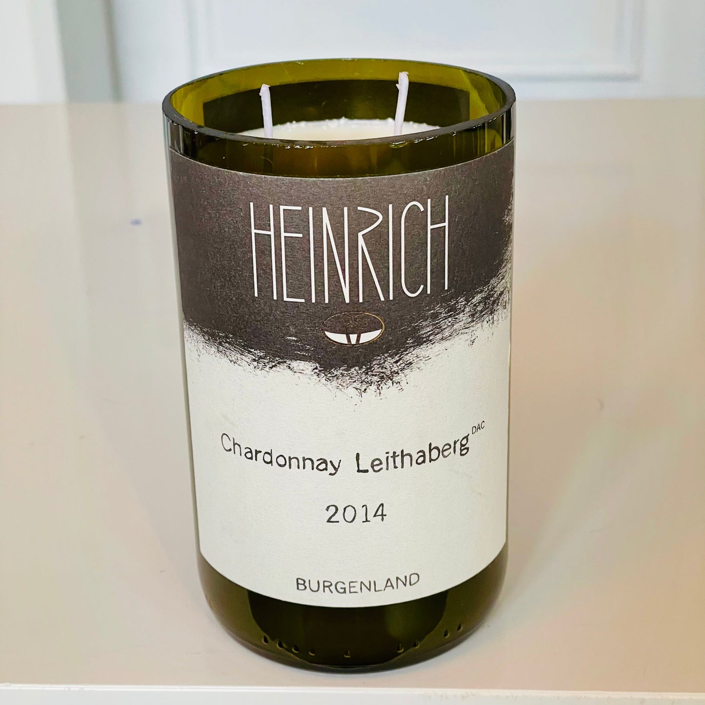 Flaschenkerze Heinrich Chardonnay Leithaberg 2014 als Upcycling Kerze aus originaler Weinflasche