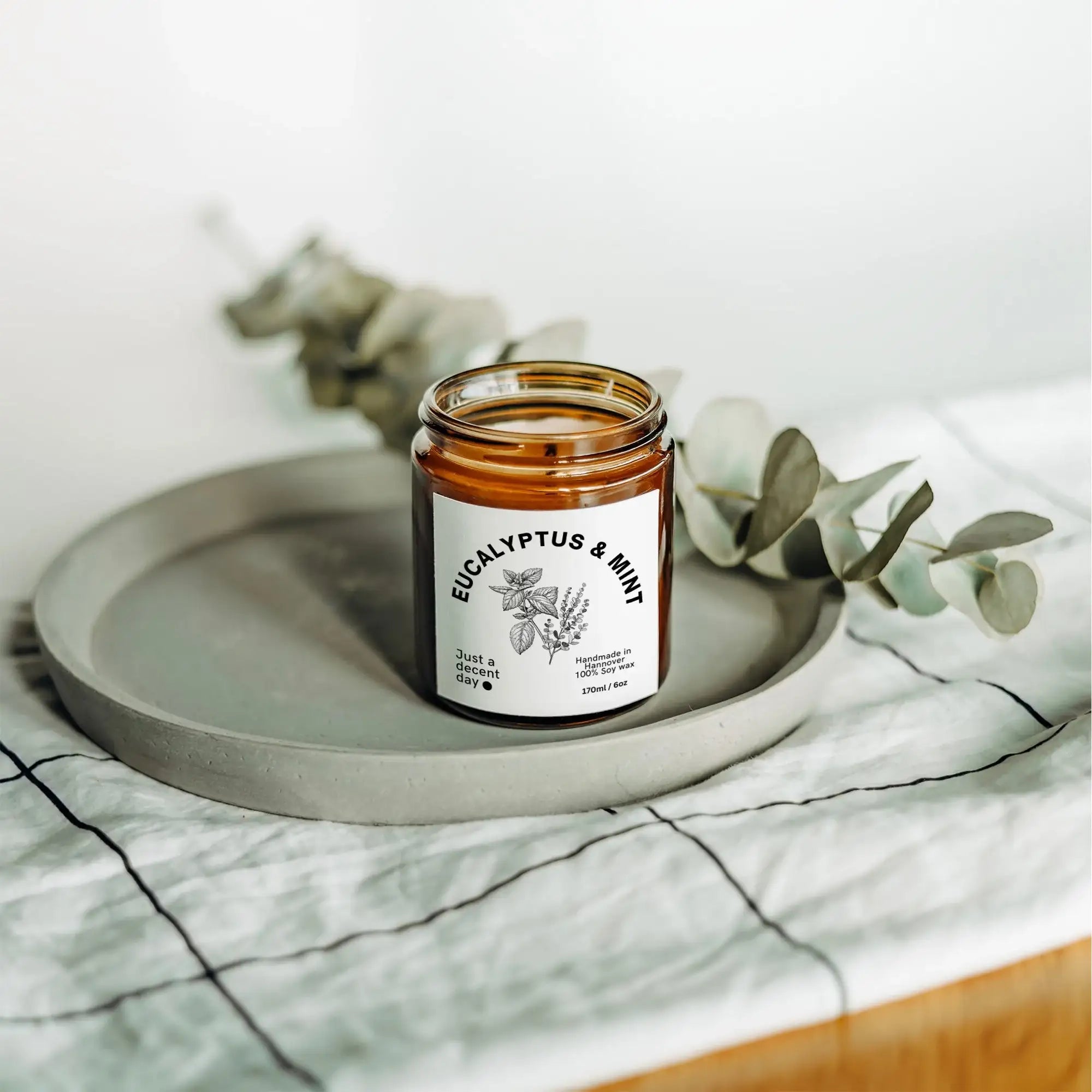 Parfum d’intérieur frais et bougie parfumée pour créer une ambiance festive de Noël