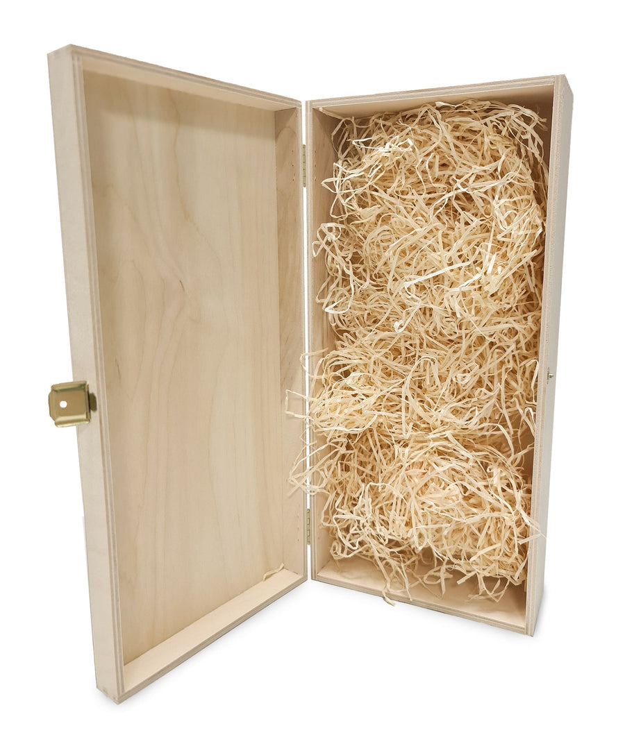 Scatola di legno aperta con materiale di riempimento