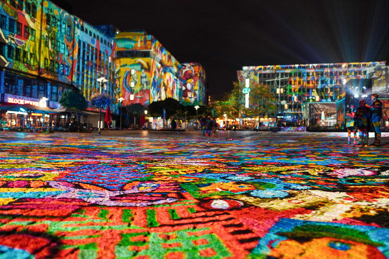 Beeindruckende Lichtkunstinstallation beim Essen Light Festival in der Essener Innenstadt.