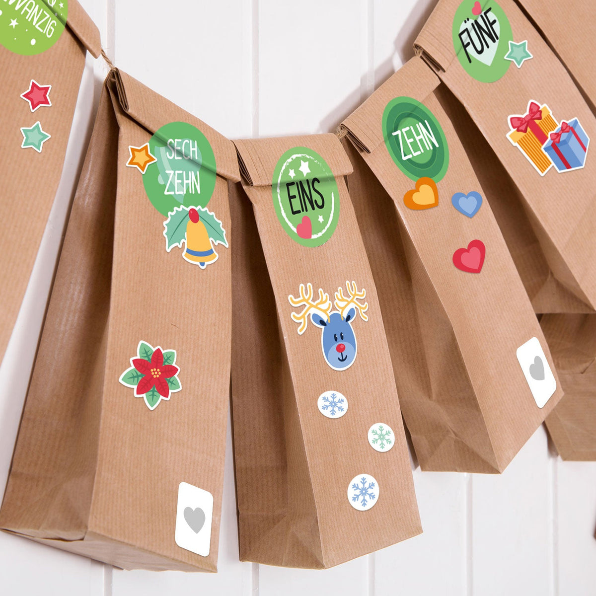 DIY-adventskalender met 25 kraftpapieren zakjes – 110 stickers