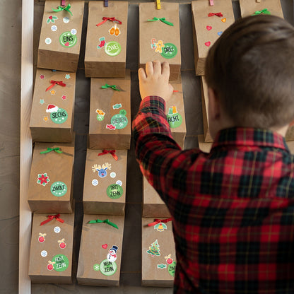 DIY-adventskalender met 25 kraftpapieren zakjes – 110 stickers