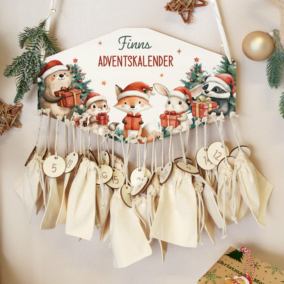 Personalisierter Holz-Adventskalender Tiere mit Geschenken und Name