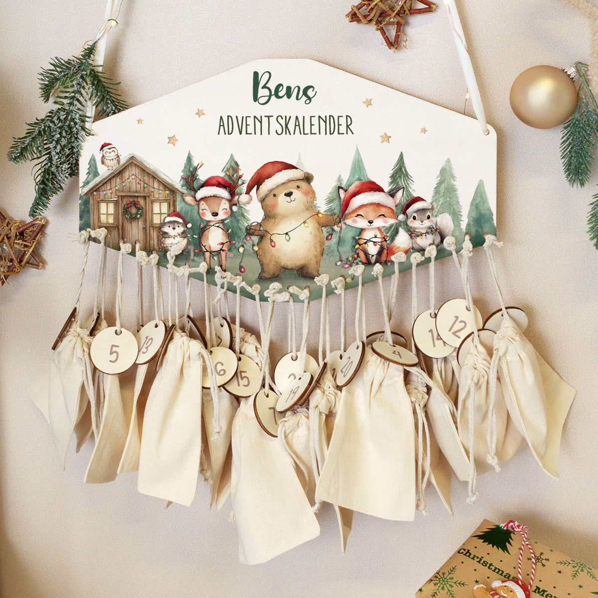 Personalisierter Holz-Adventskalender Winterhütte mit Name