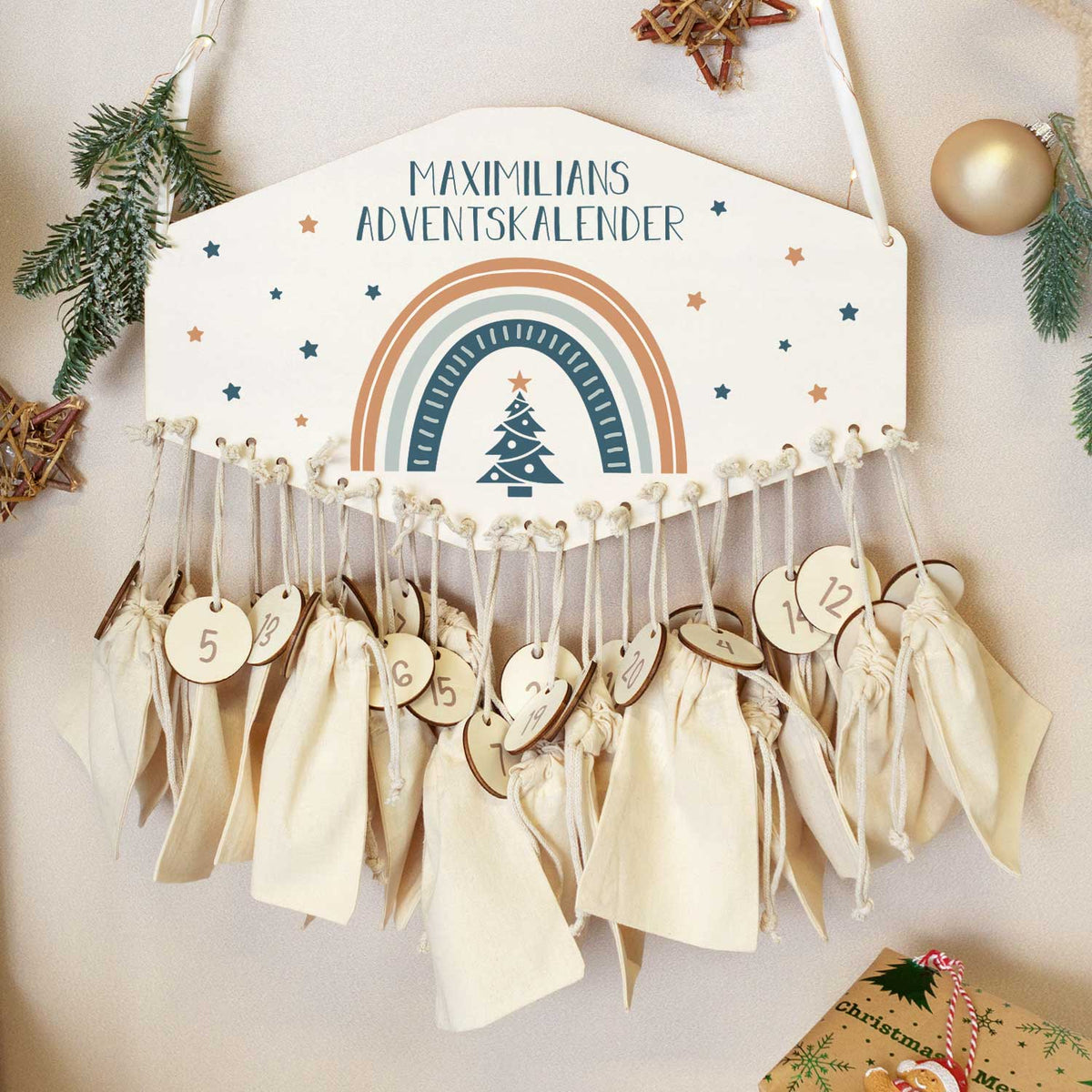 Personalisierter Holz-Adventskalender Regenbogen mit Name