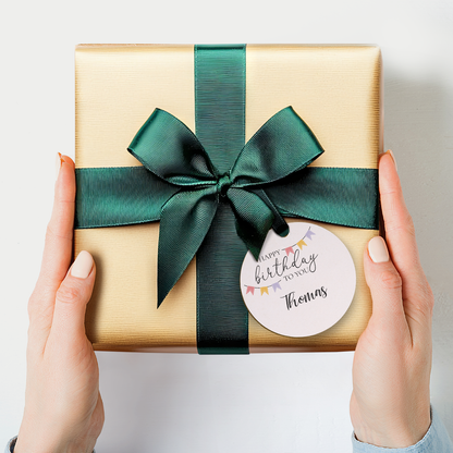 Personalisierter Holz-Geschenkanhänger Happy Birthday mit Name
