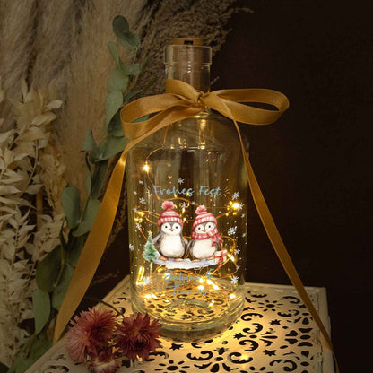 Personalisiertes LED-Flaschenlicht „Pinguine“ mit Name als winterliche Geschenkidee