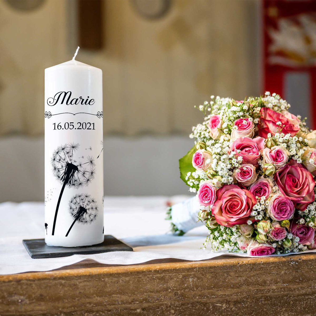 Personalisierte Erinnerungskerze Pusteblume mit Name und Datum