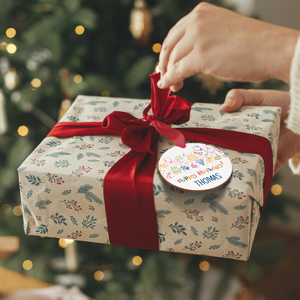 Holz-Geschenkanhänger Happy Birthday mit Wunschnamen und Motiv