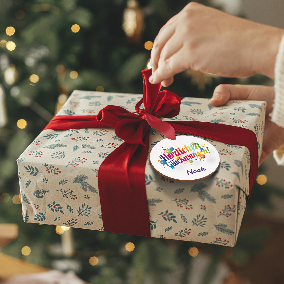 Holz-Geschenkanhänger Herzlichen Glückwunsch mit Name und Motiv