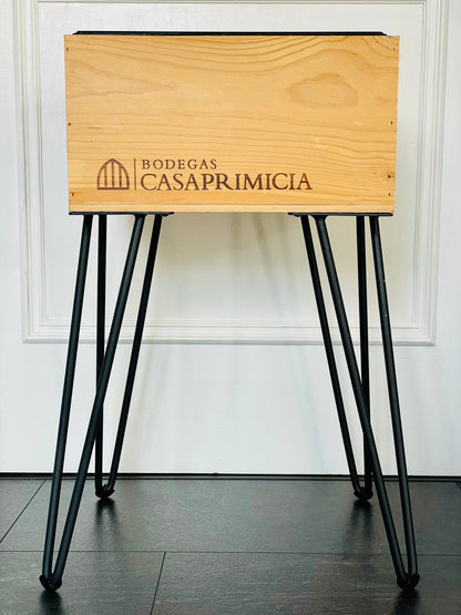 Weinkühler mit Standfüßen aus Weinkiste Bodegas Casa Primicia Eiskühler Holzweinkiste – handgefertigtes Upcycling-Produkt von GAHRDSGN – weitere Produktansicht