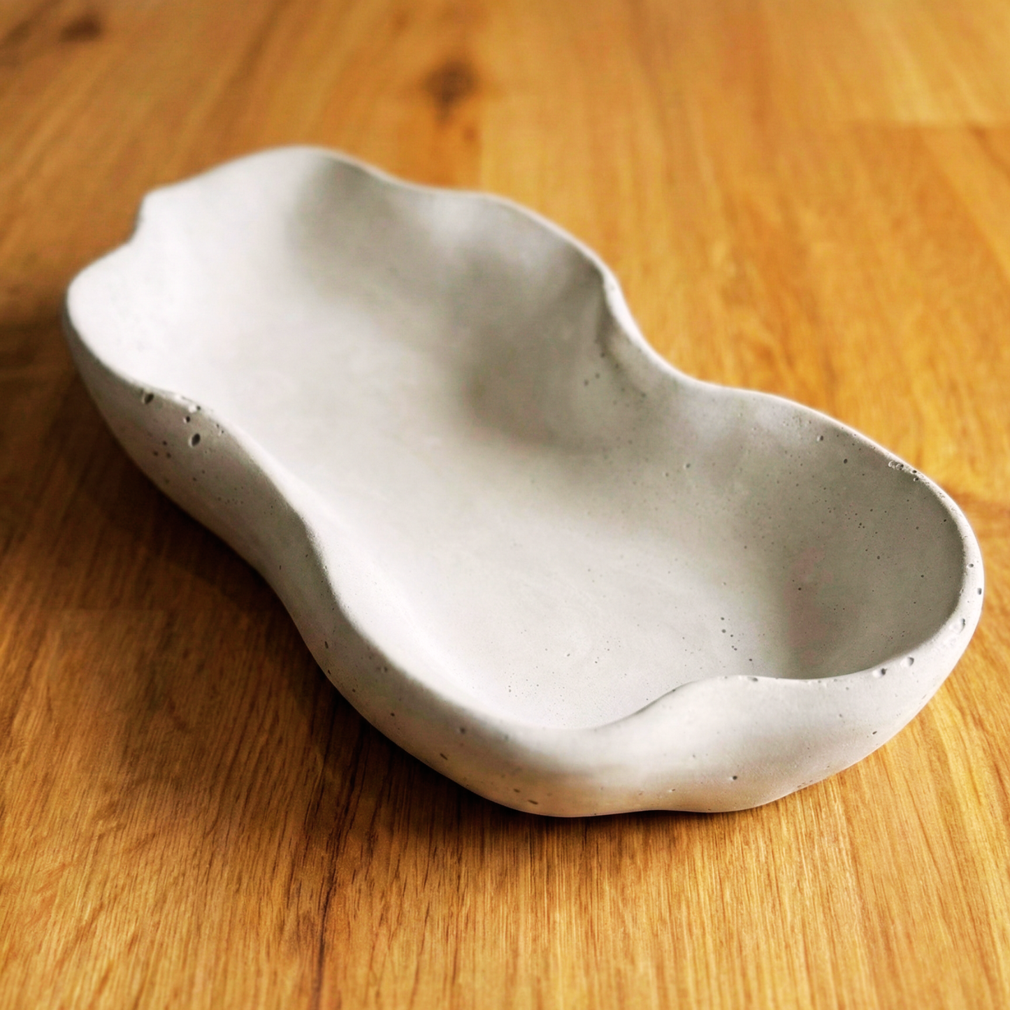 Grey-Wave Betonschale als Schmuck- und Schlüsselablage