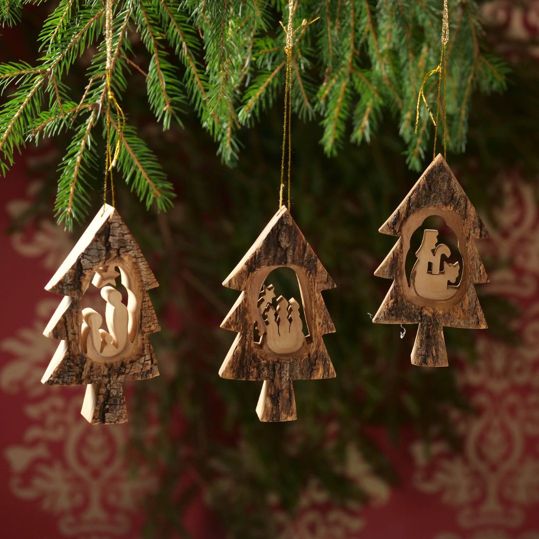 Krippen-Anhänger im Tannenbaum aus Olivenholz, 3er-Set mit Rinde