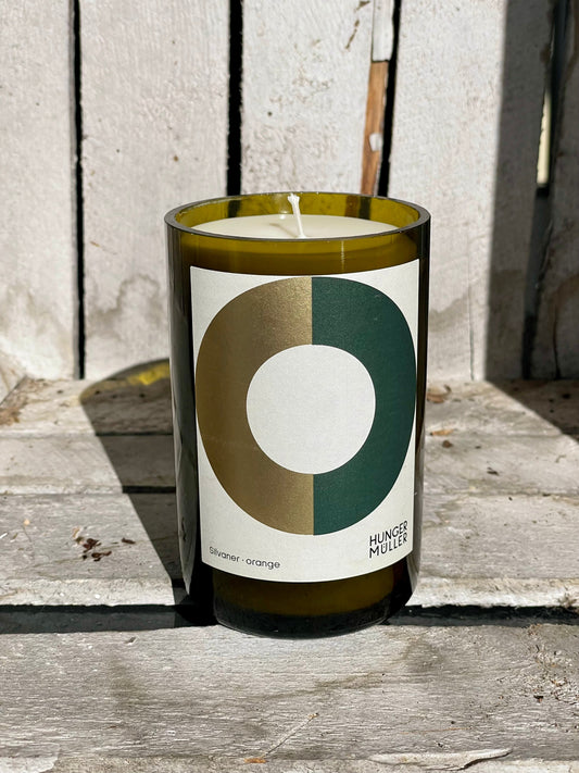 Flaschenkerze Hungermüller Silvaner Orange 2018 als Upcycling Kerze aus originaler Weinflasche
