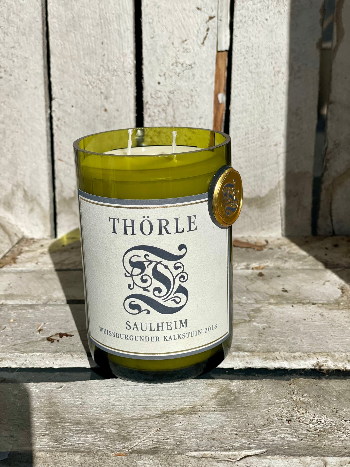 Flaschenkerze Thörle Weissburgunder Kalkstein mit Capsule als Upcycling Kerze aus originaler Weinflasche