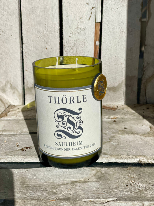 Flaschenkerze Thörle Weissburgunder Kalkstein mit Capsule als Upcycling Kerze aus originaler Weinflasche