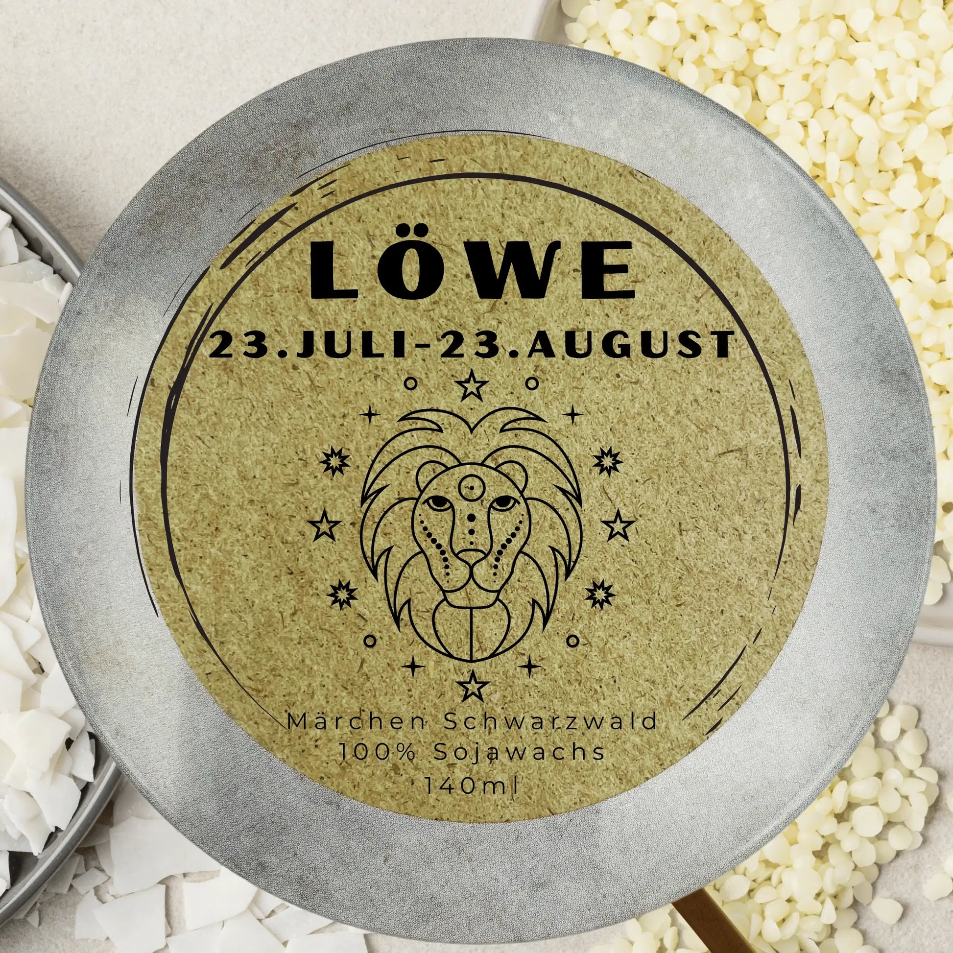 Personalisierte Loewe Duftkerze fuer Geburtstag Selbstbewusstsein und Rituale