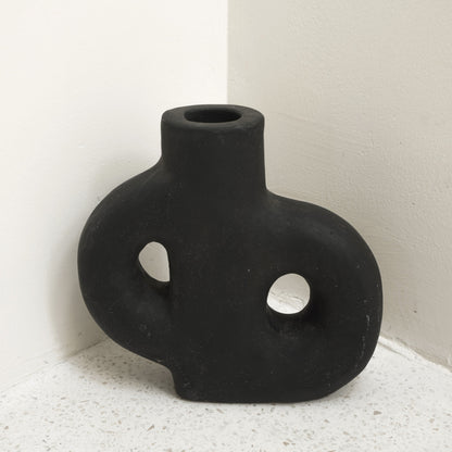 Dekovase LEMBAH – Ton, 18 × 6 × 17 cm