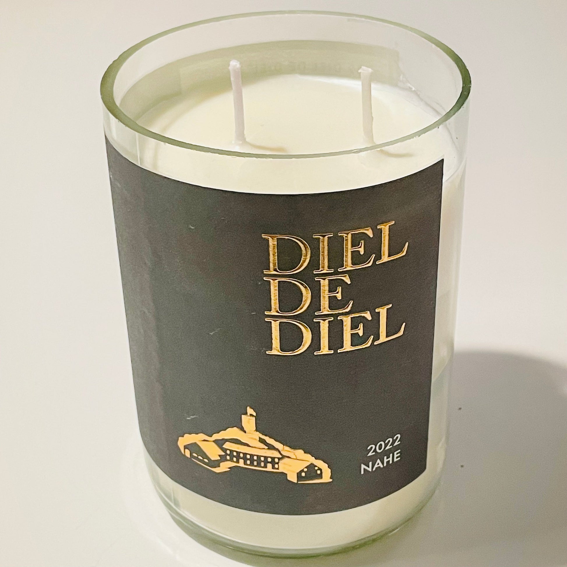 Flaschenkerze Diel de Diel 2022 als Upcycling Kerze aus originaler Weinflasche