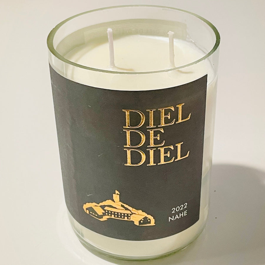 Flaschenkerze Diel de Diel 2022 als Upcycling Kerze aus originaler Weinflasche