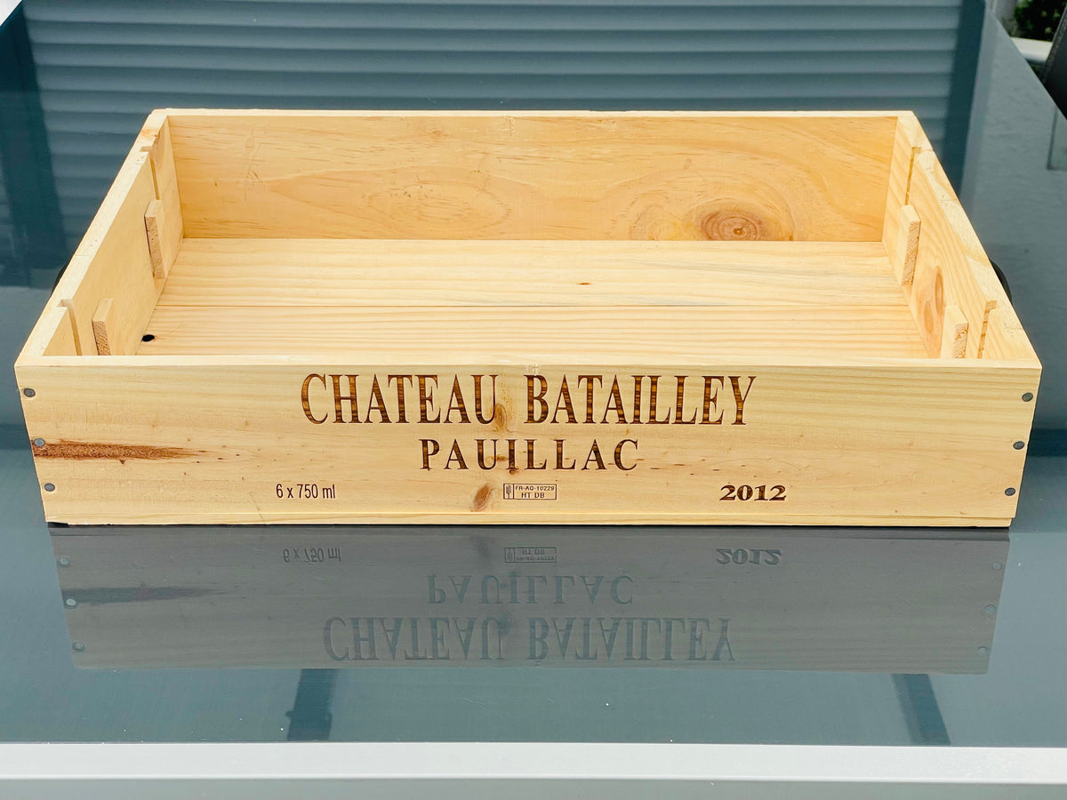 Handgefertigtes Holztablett aus OHK Weinkiste Chateau Batailley mit Griffen – handgefertigtes Upcycling-Produkt von GAHRDSGN – weitere Produktansicht