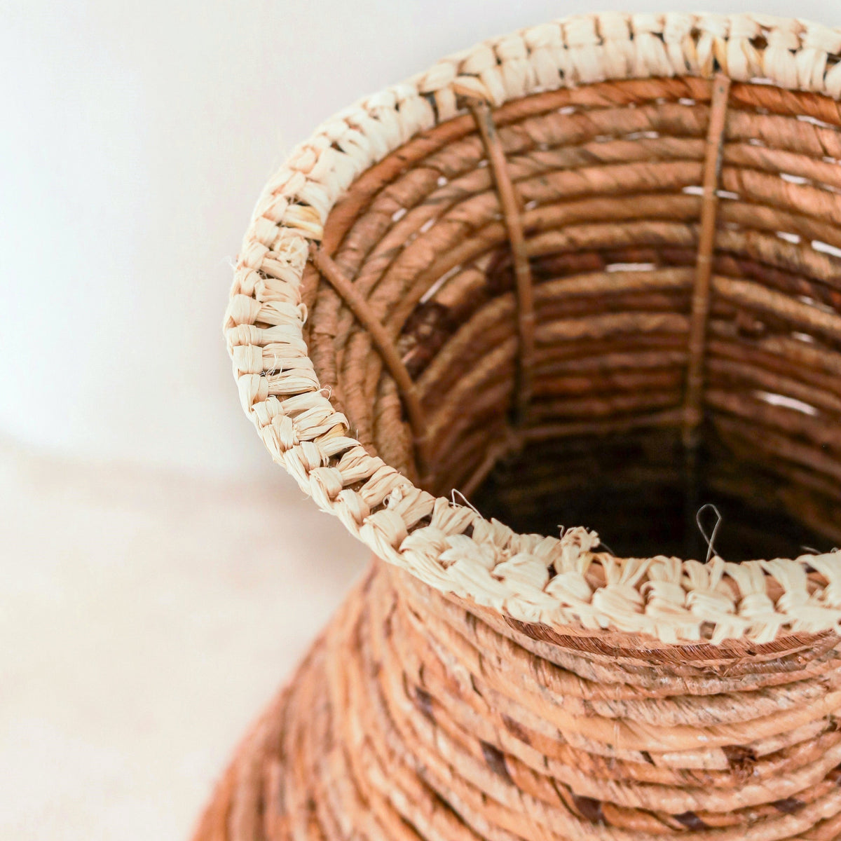 Dekovase TUMBAK – Raffia