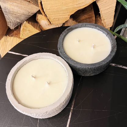 Schwarzes Statement-Modell „Die Stille“ als XL Citronella-Betonkerze