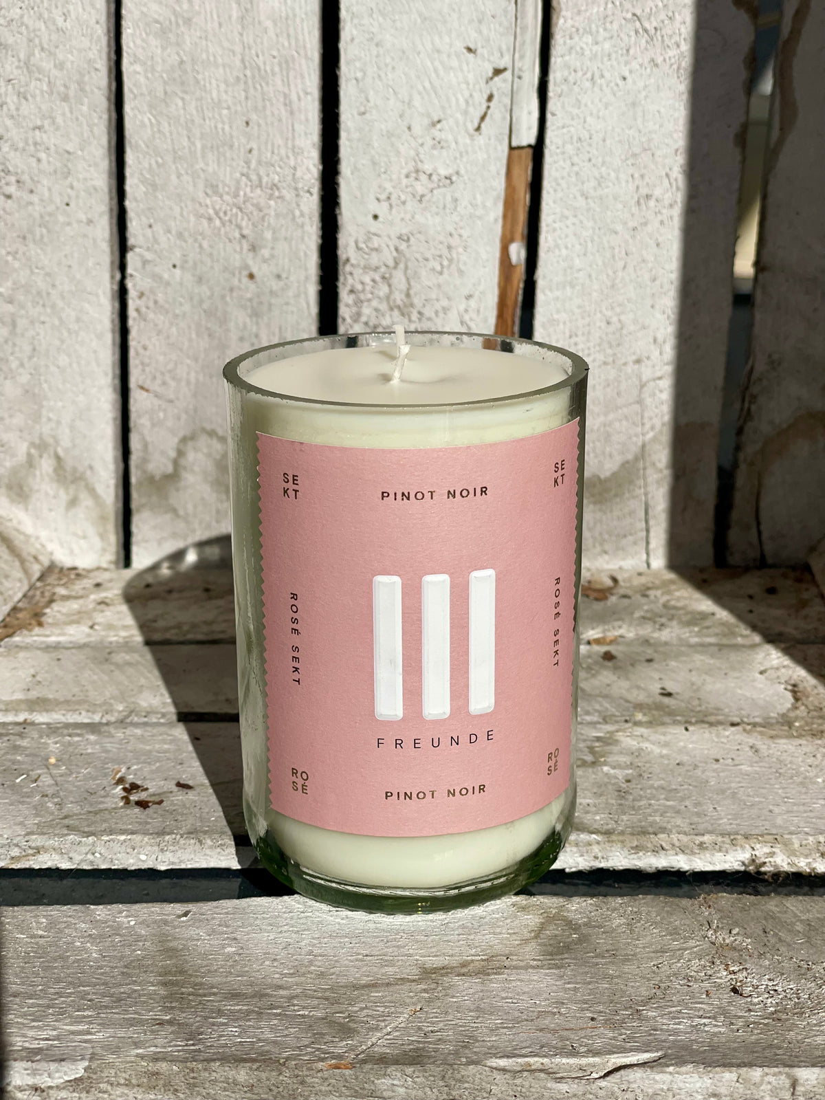 Upcycling-Kerze III Freunde Pinot Noir Sekt Rose – handgefertigtes Upcycling-Produkt von GAHRDSGN