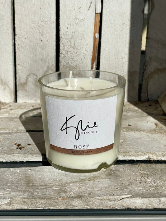 Flaschenkerze Kylie Minogue Rosé 2020 als Upcycling Kerze aus originaler Weinflasche