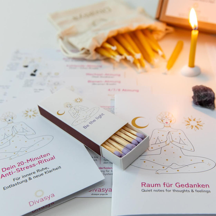 Anti-Stress-Geschenkset mit Ritualkerzen und Affirmationskarten