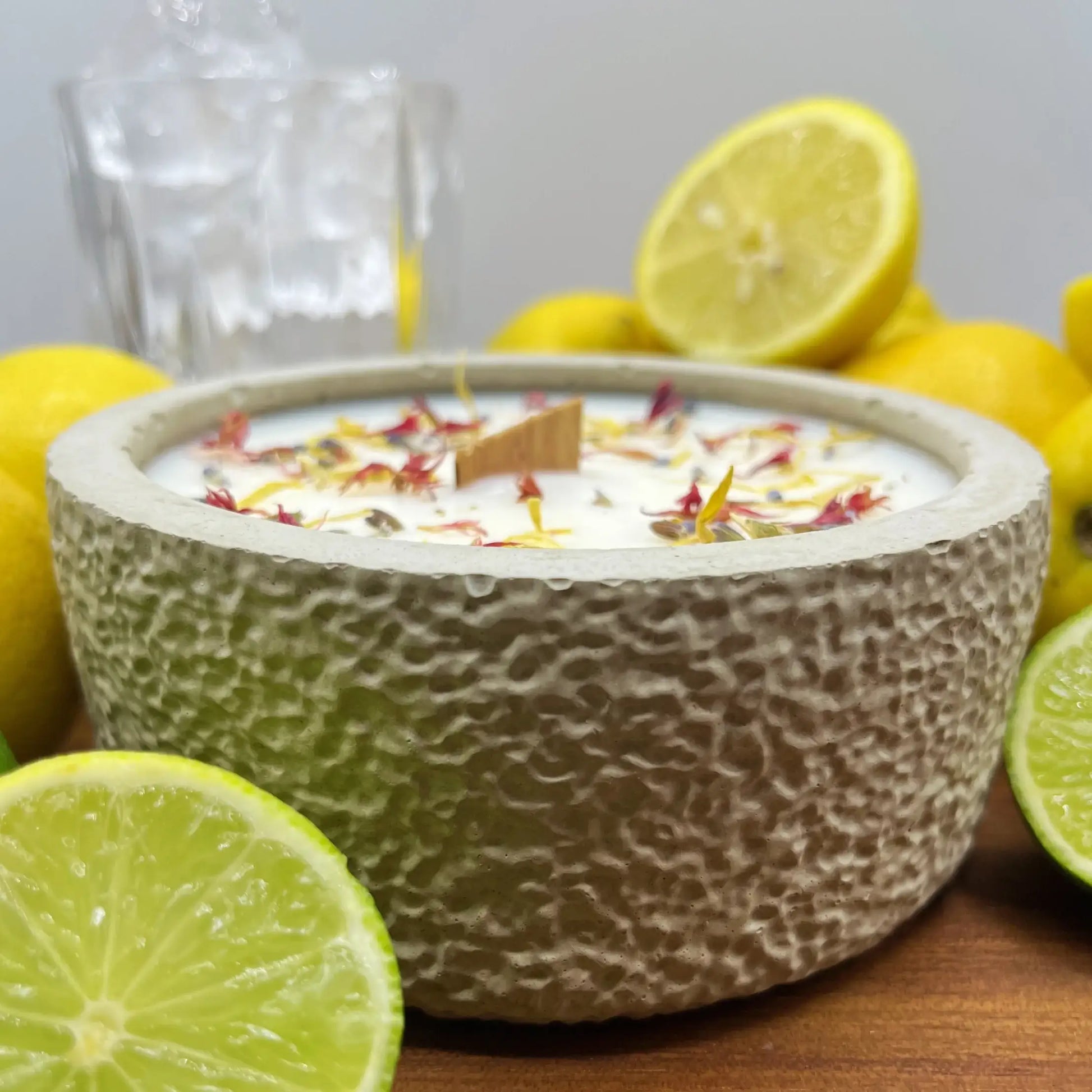 Citronella-Kerze „Der Abend“ als Lichtakzent für Sommerabende