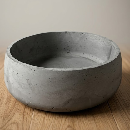 Handgefertigte Betonschale in klarer minimalistischer Form