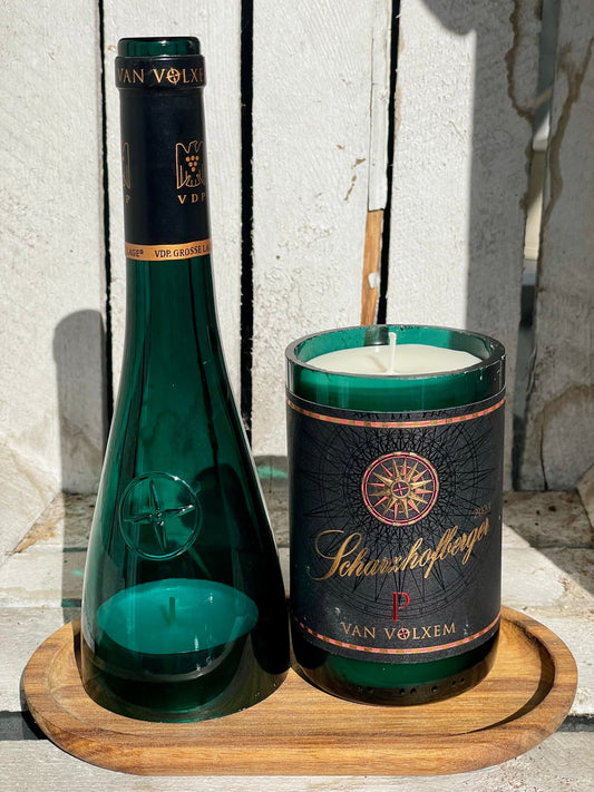 Flaschenkerzen-Set Van Volxem Scharzhofberger P Riesling 2023 mit Windlicht als Upcycling Geschenkidee mit Kerzenlicht und Originalflasche