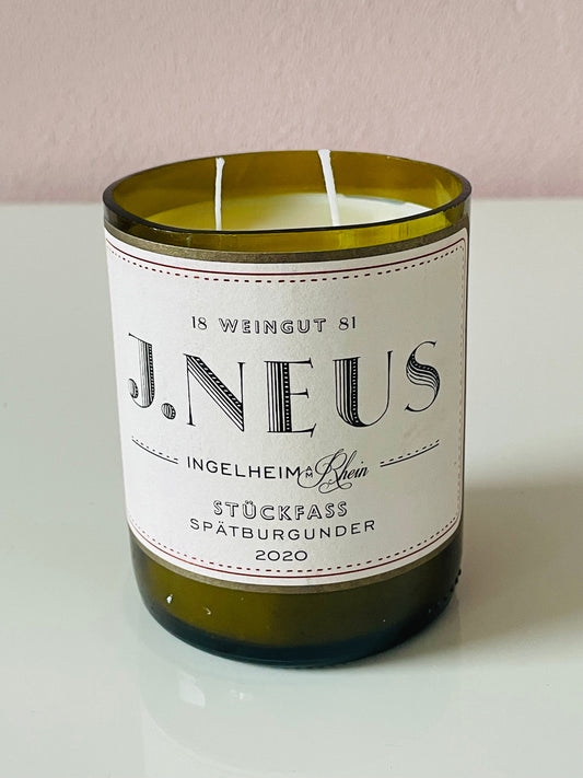 Flaschenkerze J. Neus Stückfass Spätburgunder 2020 als Upcycling Kerze aus originaler Weinflasche