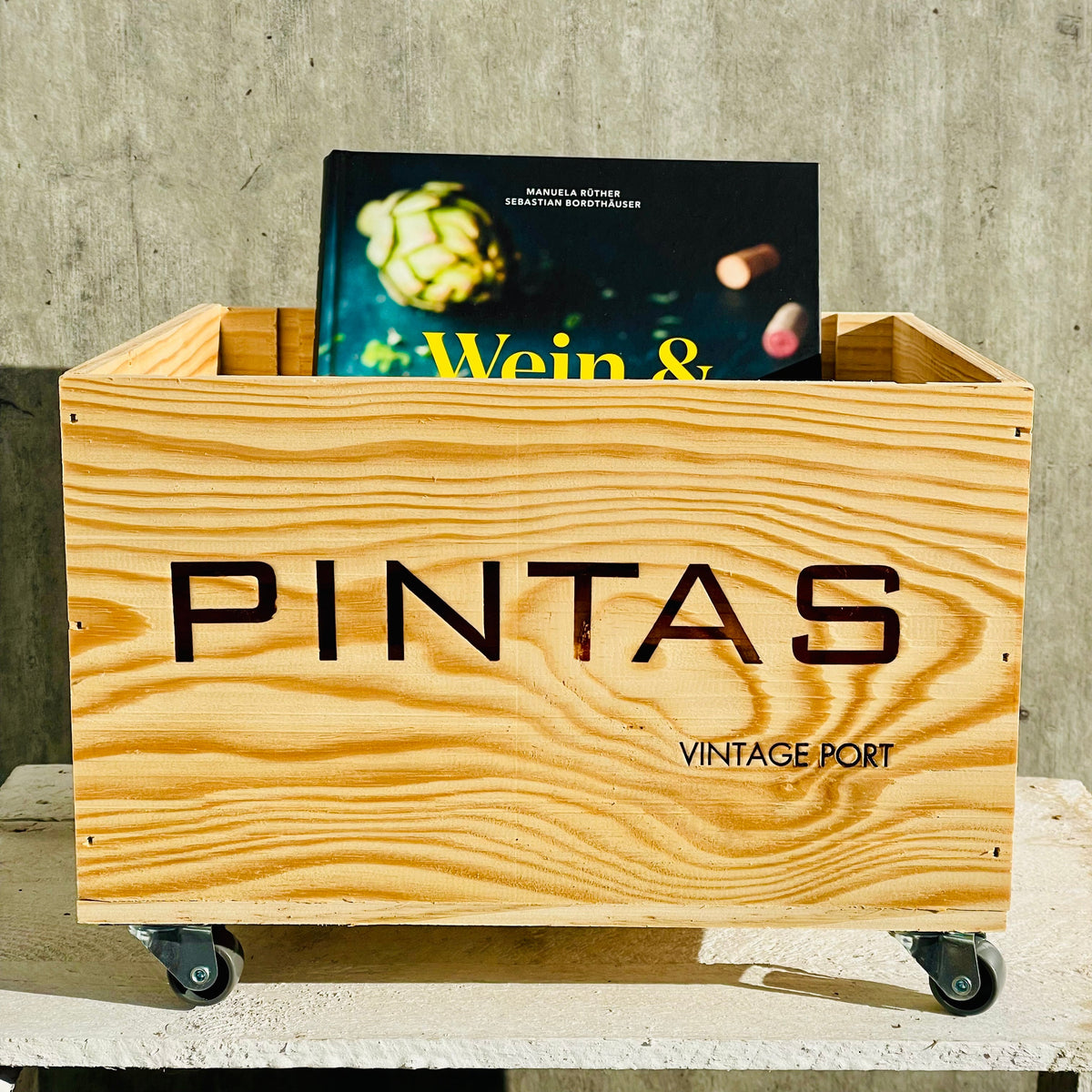 rollbare Holzweinkiste Wine & Soul PINTAS Vintage Port Weinkiste Kiste Deko Wein Shabby – handgefertigtes Upcycling-Produkt von GAHRDSGN