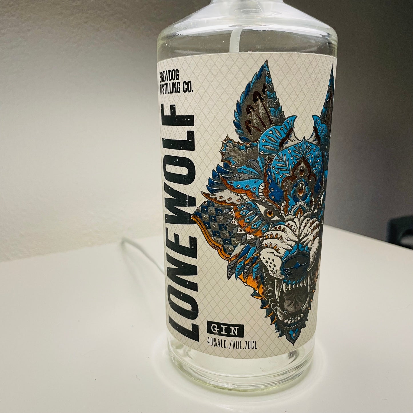 Upcycling Flaschenlampe Lonewolf Gin Brewdog als dekoratives Lichtobjekt