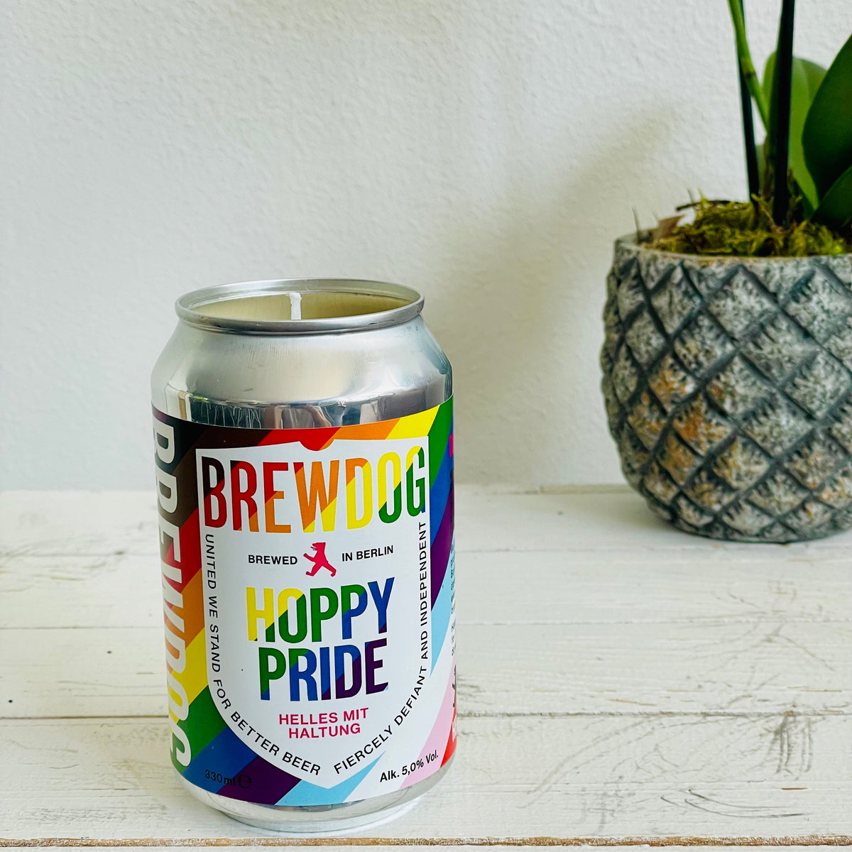 Upcycling-Kerze HOPPY PRIDE Helles mit Haltung Brewdog – handgefertigtes Upcycling-Produkt von GAHRDSGN