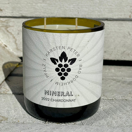 Flaschenkerze Karsten Peter Mineral Chardonnay 2022 als Upcycling Kerze aus originaler Weinflasche