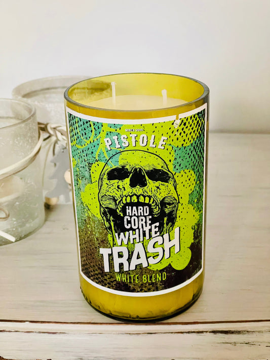 Flaschenkerze Hardcore White Trash Pistole 2021 als Upcycling Kerze aus originaler Weinflasche