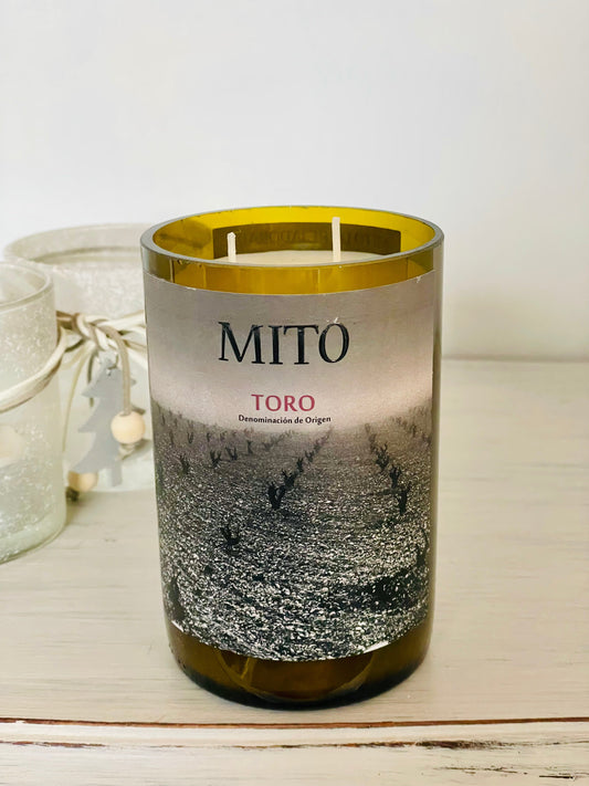 Flaschenkerze Mito de Rejadorada Toro 2019 als Upcycling Kerze aus originaler Weinflasche