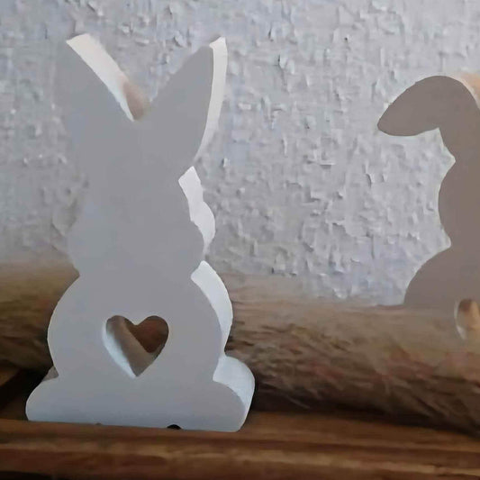 Handgefertigte Hasenfigur mit spitzen Ohren für Tisch und Fensterbank