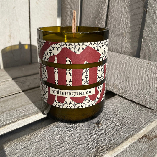 Flaschenkerze Weingut Maier Spätburgunder 2018 als Upcycling Kerze aus originaler Weinflasche