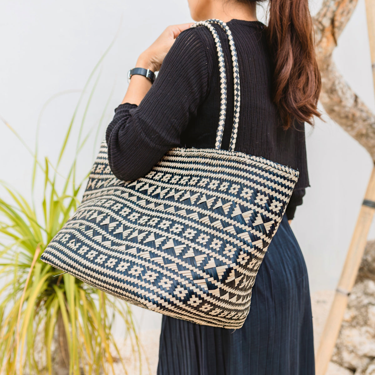 Handtasche KIDUL (schwarz) – Seegras