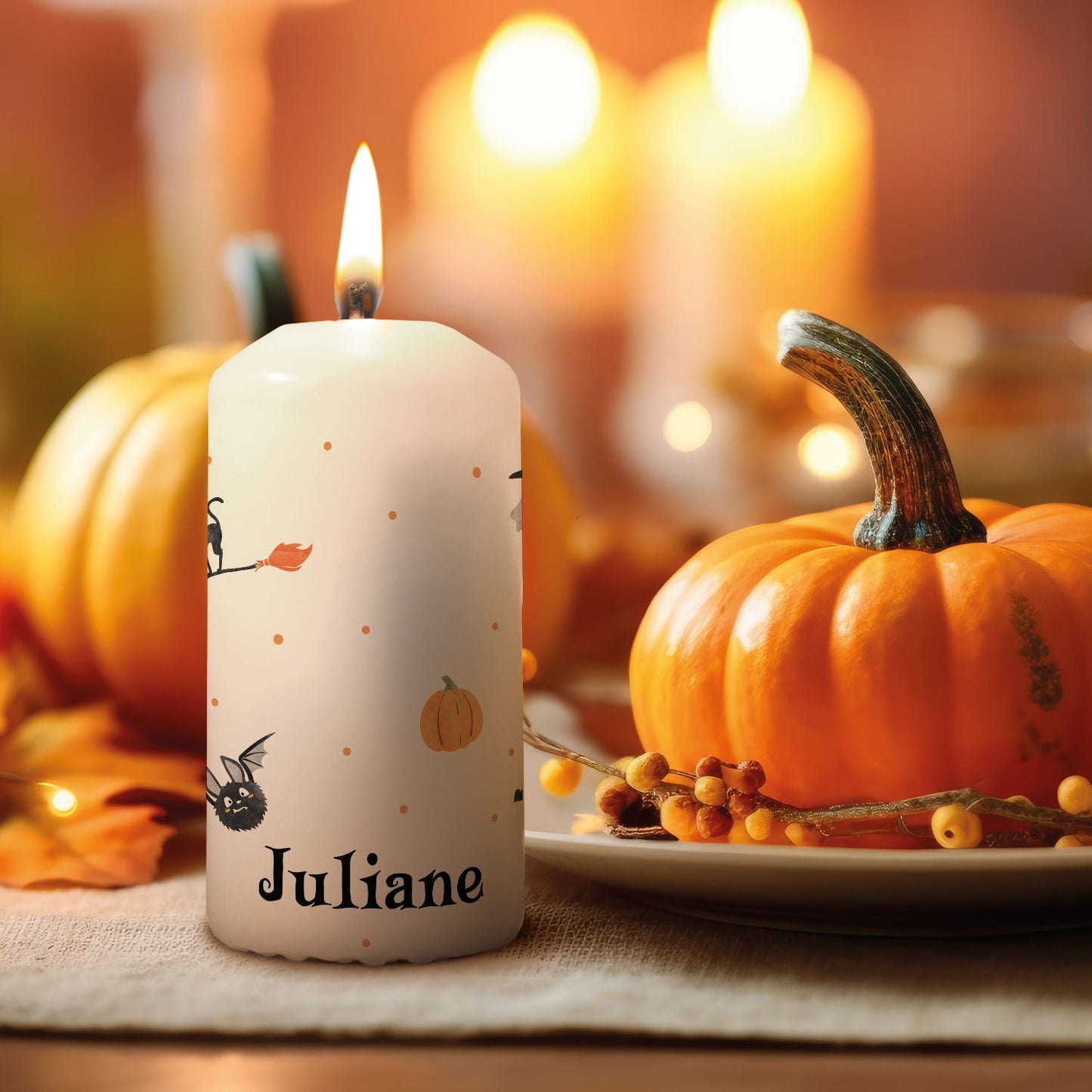 Gepersonaliseerde vleermuiskaars in Halloween-decoratie