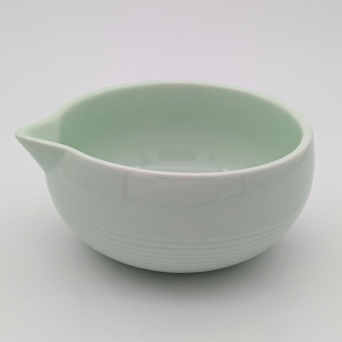Matchaschale mit Ausguss – für Matcha-Zubereitung – Farbvariante Grün – Produktabbildung 3