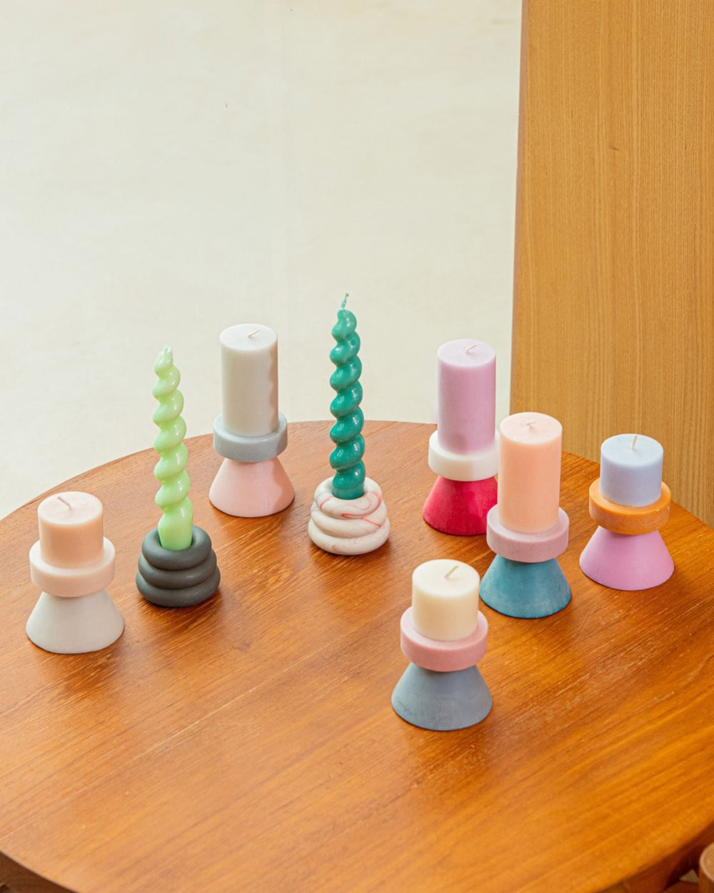 Stack Candle Tall Hellgrau, Pastellblau und Rosa – zusätzliche Produktansicht 2