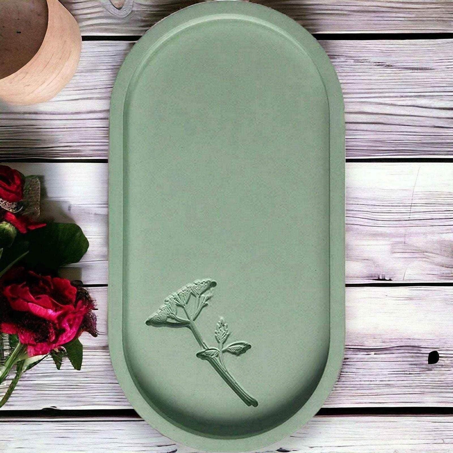 Ovaler Dekoteller mit Pflanzenmotiv – Handgemacht & Natur-inspiriert - by SteinKunstWerk | Deko aus nachhaltiger Herstellung